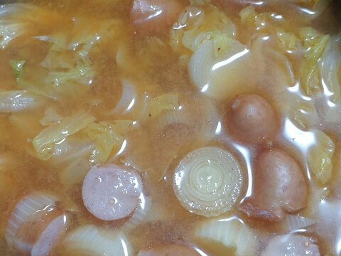 白菜　ネギ　ウインナーの味噌キムチスープ